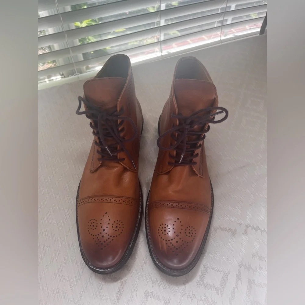 SAKS FIFTH AVENUE Men Perforated Leather Boots Cap Toe Size 10